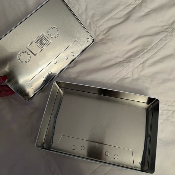 Ariana Grande Tin Box - Picture 2 of 3